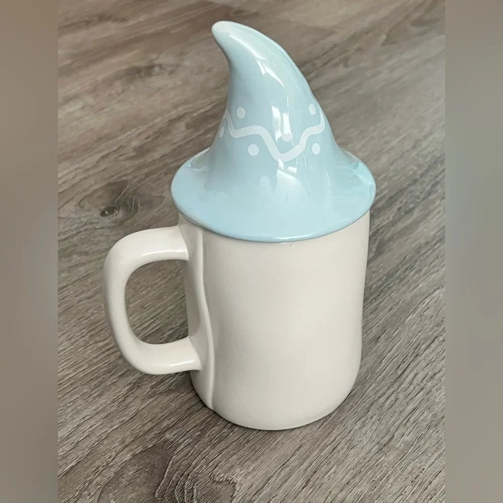 Rae Dunn Gnome Topper Egg Hunting mug white / light blue
